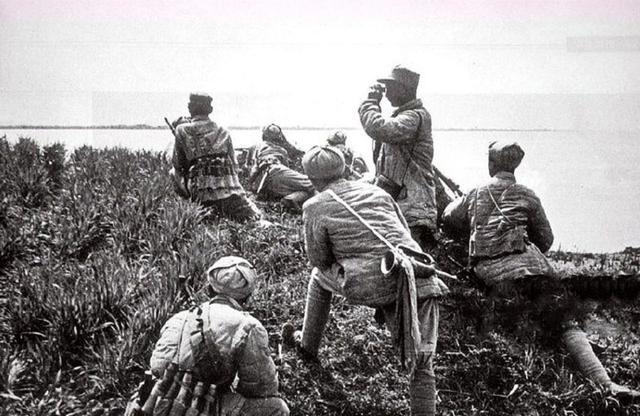 二野和四野谁最强？——从历史与现实的视角解读，二野与四野，历史与现实视角下的实力对比解读