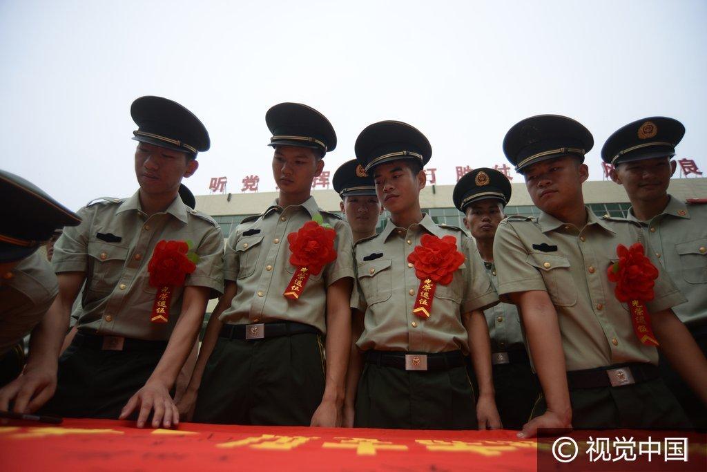 1995年武警军装，时代的标志，历史的记忆，1995年武警军装，时代标志与历史的记忆