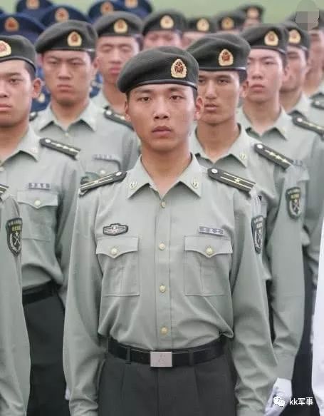 解放军陆军贝雷帽，传统与现代的完美结合，解放军陆军贝雷帽，传统与现代的完美融合