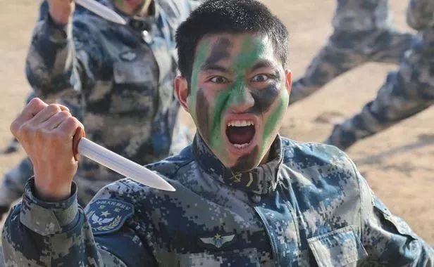 中国海军士兵眼神走红日本，东西方交汇的瞩目焦点，中国海军士兵眼神走红日本，东西方交汇的瞩目焦点人物
