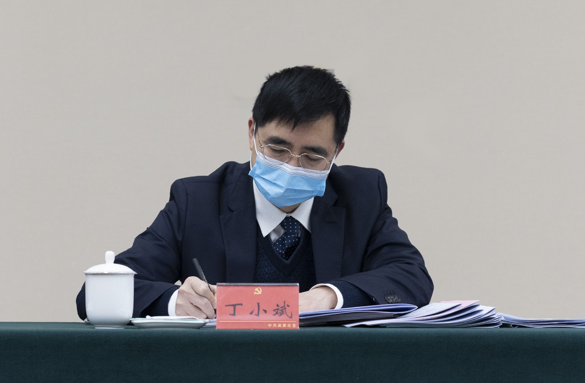 丁小斌，独臂之力的坚韧与毅力，独臂之力的坚韧与毅力——丁小斌的故事