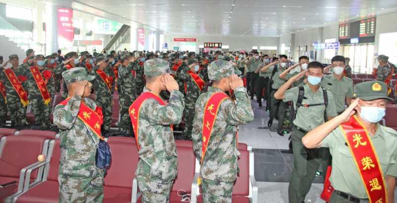老兵打新兵事件，反思与探讨，老兵打新兵事件，深度反思与探讨