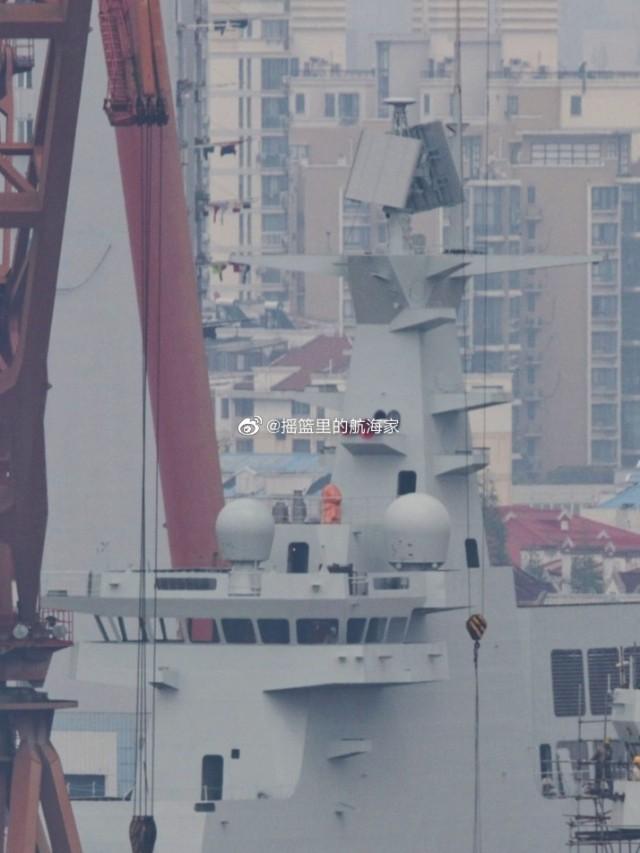 中国海军新篇章，075型两栖攻击舰首舰正式服役，中国海军新篇章，首艘075型两栖攻击舰正式服役揭幕时代新篇章