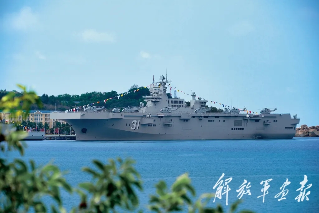 海军三型主战舰艇入列，新时代的海洋强国战略，海军三型主战舰艇正式入列，助推海洋强国战略进入新时代