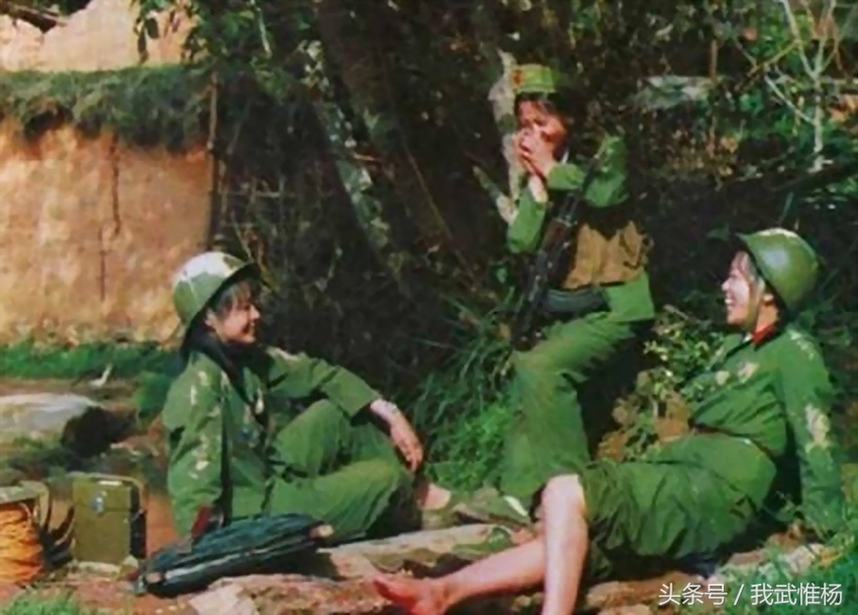 越南反击战中的中国女兵照片，历史的见证与时代的印记，中国女兵在越南反击战中的历史见证与时代印记