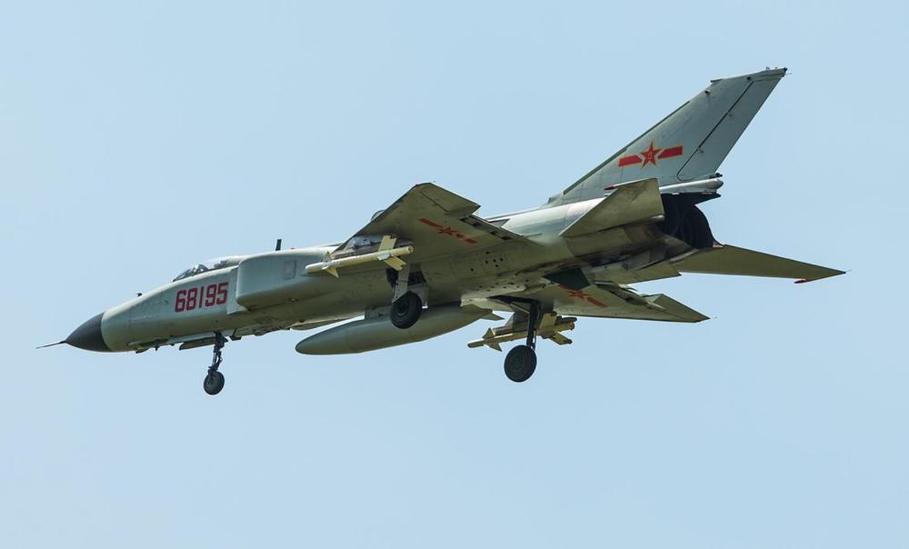 歼8战斗机与歼轰7，中国空军力量的双璧，中国空军力量的双璧，歼8战斗机与歼轰7的战斗风采