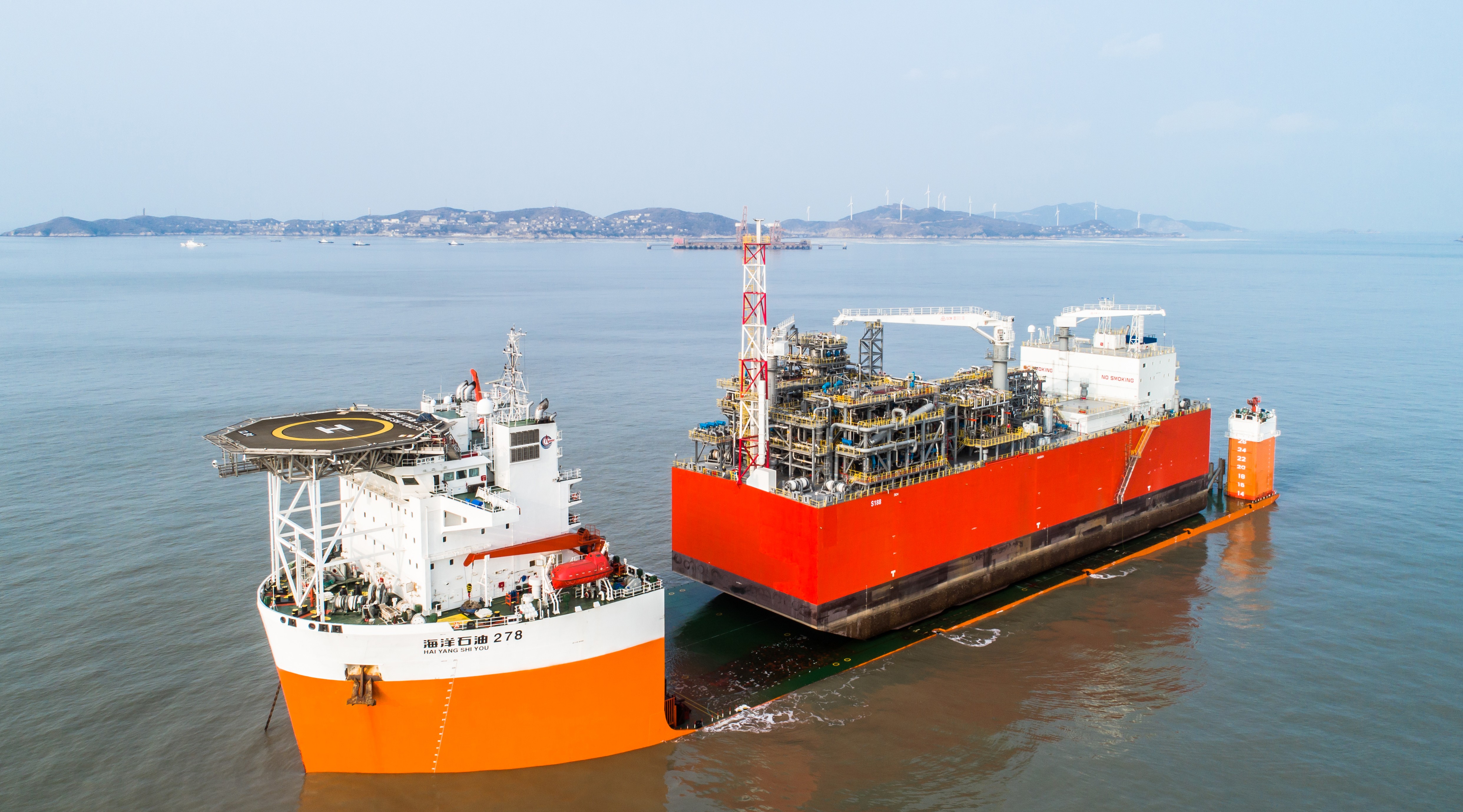 半潜船靠码头吗?——探究半潜船运作与码头的关系,半潜船运作与码头的关系探究,半潜船是否靠码头?