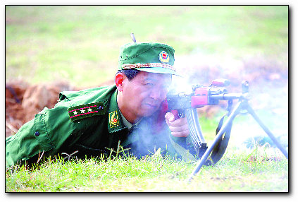 独臂英雄丁晓兵降级背后的英勇与坚韧,独臂英雄丁晓兵降级背后的坚韧与英勇传奇