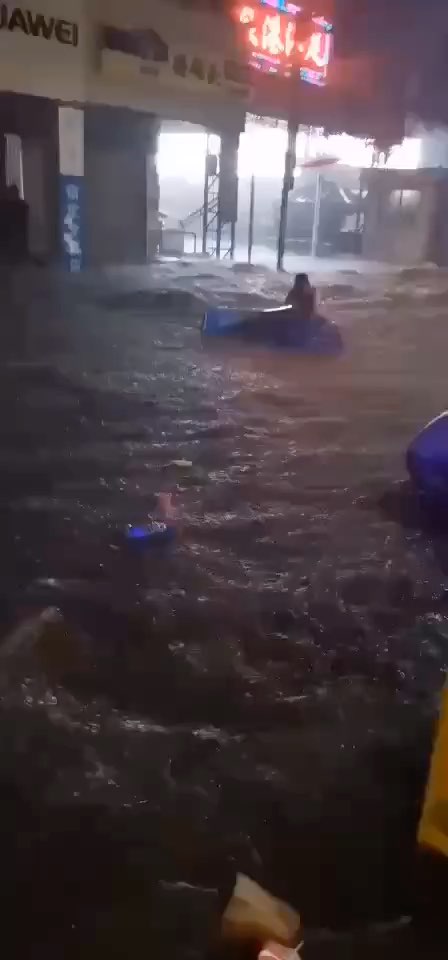 中国最吓人的暴雨视频，揭示暴雨的威力与影响，中国暴雨威力与影响揭秘，惊人实况视频曝光
