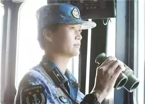 辽宁号航空母舰女舰长，破浪前行的巾帼英雄，辽宁号航空母舰女舰长，巾帼英雄破浪前行记