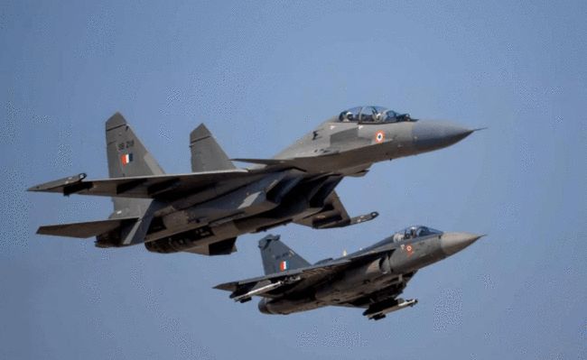 亚洲首款五代半战机亮相，引领航空新时代，亚洲首款五代半战机亮相，引领新时代航空革新风潮