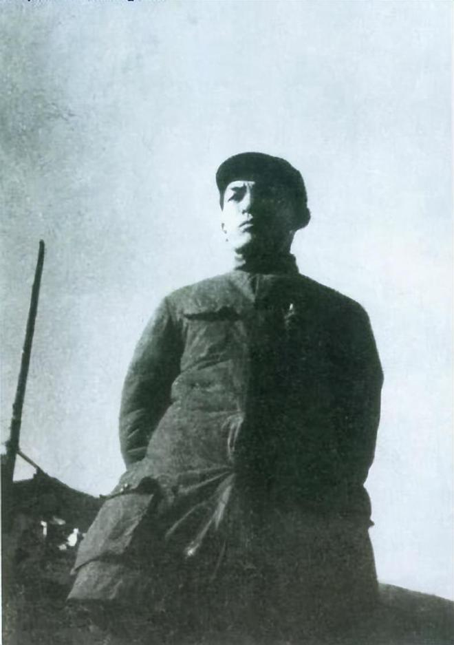 海军司令员叶飞上将,英勇海防的领航者,海军司令员叶飞上将,领航英勇海防的传奇人物