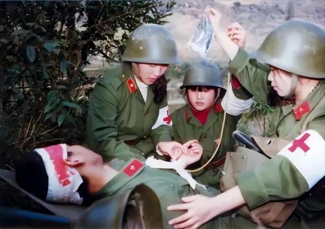 中国女兵，单人的力量与坚韧之美，中国女兵，单人力量的坚韧与美丽