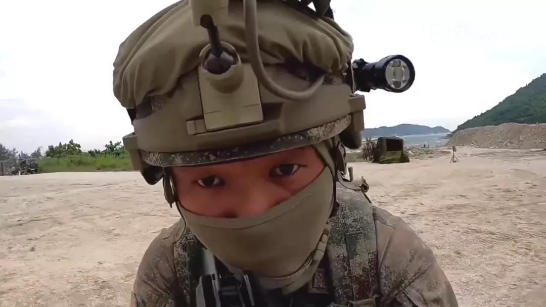 退役人员穿仿真星空迷彩，时代变迁下的新风尚，退役人员穿仿真星空迷彩，时代新风尚下的迷彩风采