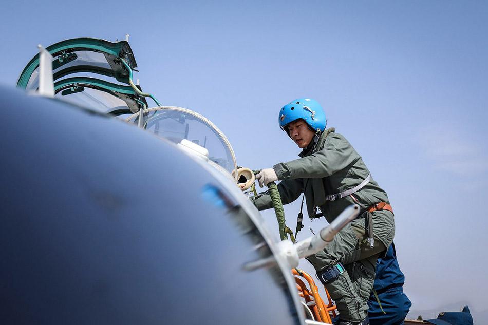 海山鹰舰载教练机,引领新一代舰载飞行训练的新篇章,海山鹰舰载教练机,开启新一代舰载飞行训练新纪元