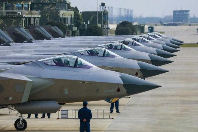 空军是什么意思——空中力量的深度解析，空军详解，空中力量的多维度解析