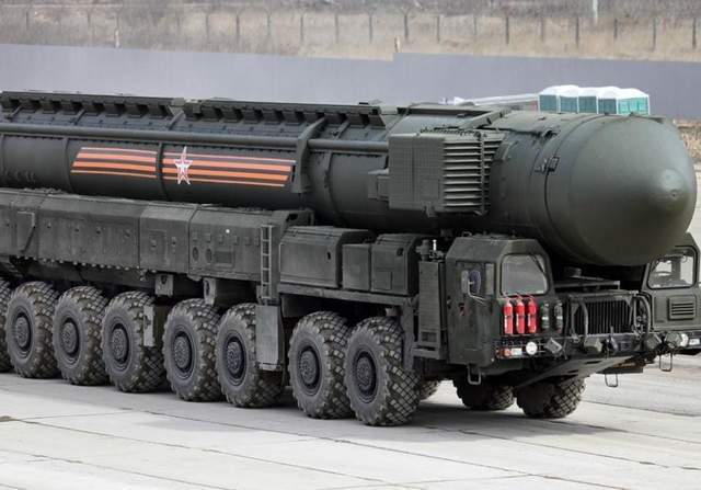 白杨树与弹道导弹,自然与科技的融合,白杨树与弹道导弹,自然与科技的交融奇迹