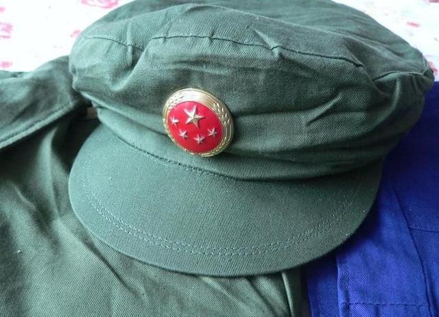 探索中国军事历史中的一部分,55式军帽,探索中国军事历史中的关键元素,55式军帽的起源与变迁