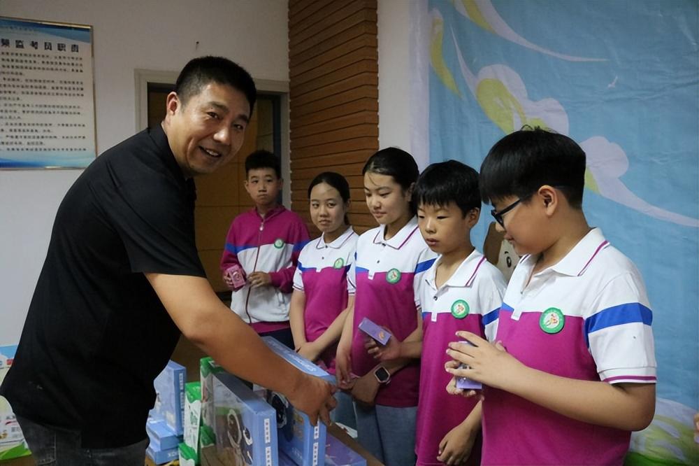 中央新闻发布会关于新冠病毒自限性疾病的真相解读,中央新闻发布会揭秘,新冠病毒自限性疾病真相解读