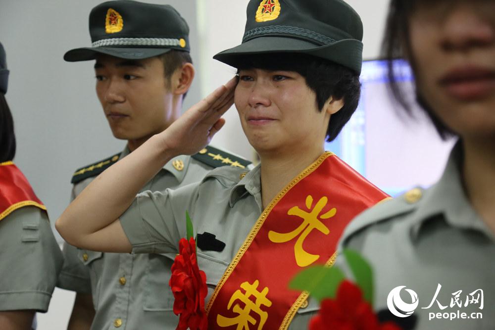 战略支援部队军装图片，展现新时代军人的风采，战略支援部队军装风采，展现新时代军人的雄姿