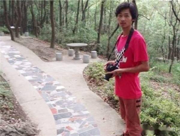 丁晓军一家三口照片，生活的温馨与美好，丁晓军一家三口的生活温馨与美好瞬间