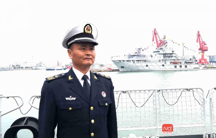 岳阳舰舰长，海军精英的杰出代表，岳阳舰舰长，海军精英之杰出代表