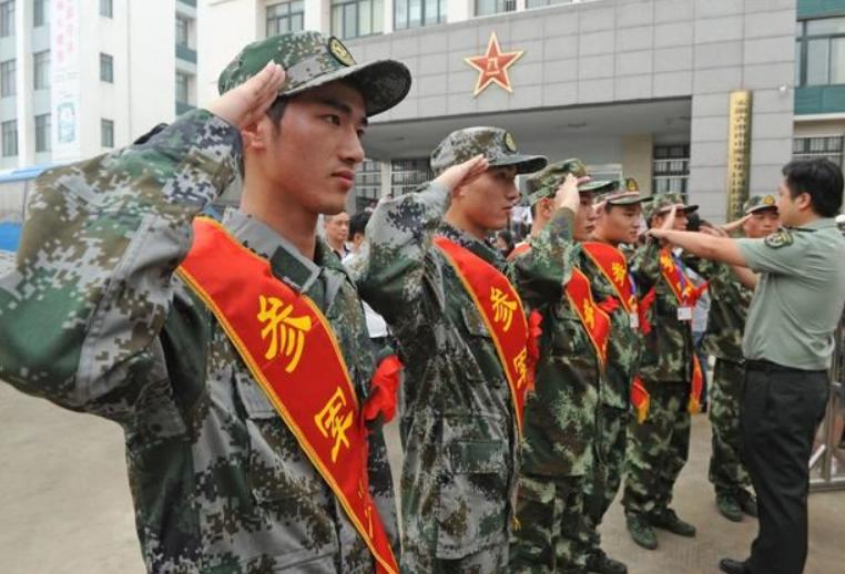 大学生报考军校的要求与条件,大学生报考军校的要求与资格详解