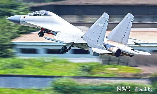 歼-16战斗机的卓越性能与实力究竟有多强？，歼-16战斗机性能实力深度解析，究竟有多强？