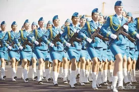 阅兵方阵里的荣耀时刻，阅兵方阵中的荣耀瞬间