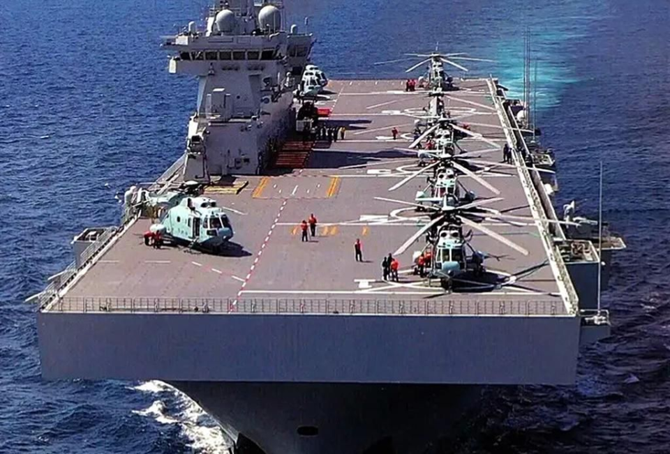 中国吨位最大的战舰,雄伟的巨舰展现国家力量,中国最大吨位战舰展现国家雄壮力量,雄伟巨舰震撼登场