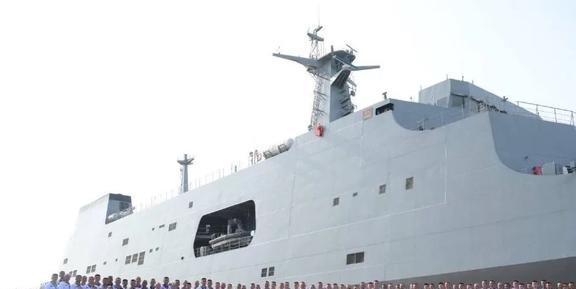 中国吨位最大的战舰,雄伟的巨舰展现国家力量,中国最大吨位战舰展现国家雄壮力量,雄伟巨舰震撼登场