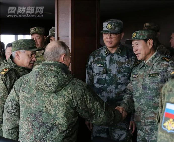 解放军陆军21式迷彩服,新时代军需的新标杆,解放军陆军21式迷彩服,新时代军需标杆亮相