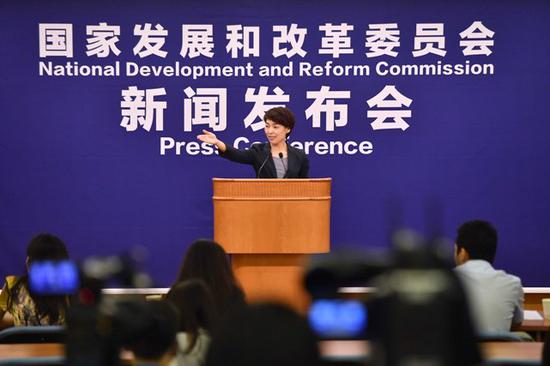 新闻发布会答记者问，揭示真相，沟通桥梁，新闻发布会揭秘真相，架起沟通桥梁回应关切