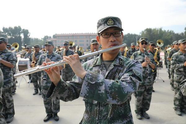 闯石岗军营,热血青春与坚韧意志的交融,闯石岗军营,热血青春与意志的交汇地