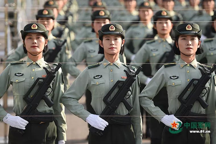 女兵阅兵的电影，女子阅兵风采，女子阅兵风采，电影中的女兵阅兵故事