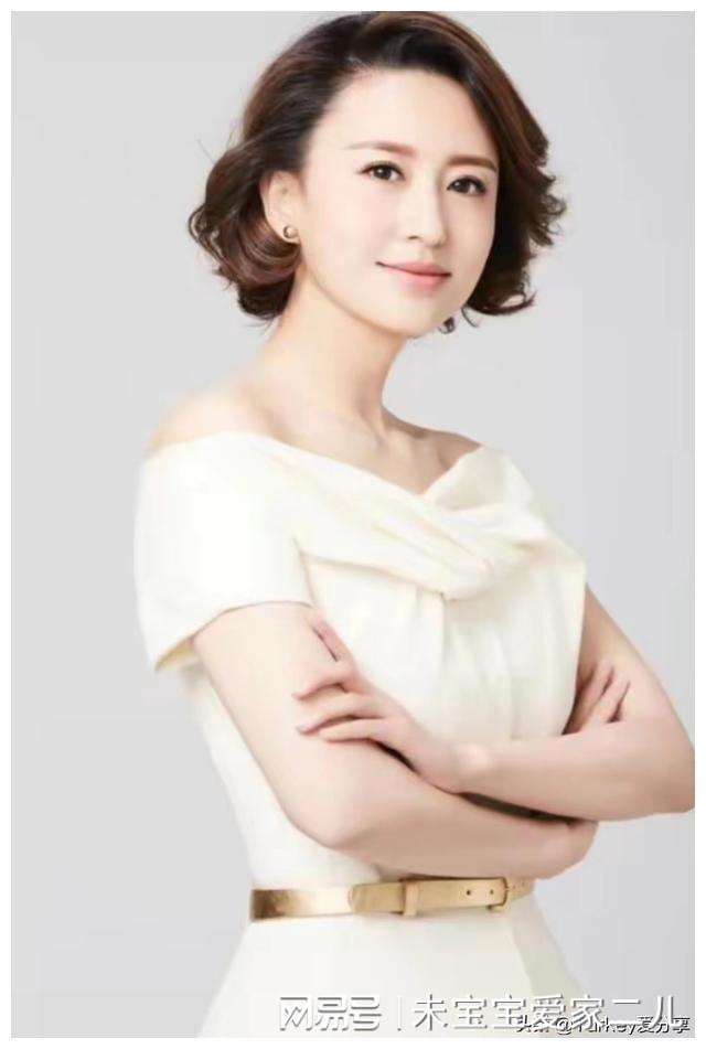 央视漂亮女主持人名单及其魅力展现，央视女主持人名单大揭秘，美女主持的魅力风采展示