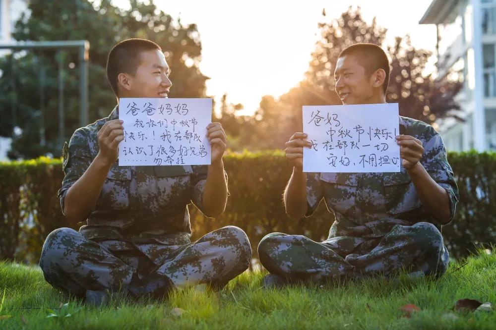 解放军列兵，青春热血铸军魂，解放军列兵，青春热血铸就军魂荣耀