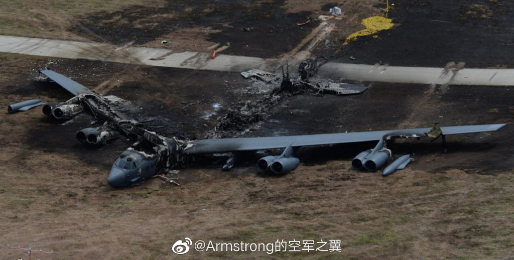 美国轰炸机坠毁事件深度解析，美国轰炸机坠毁事件深度剖析