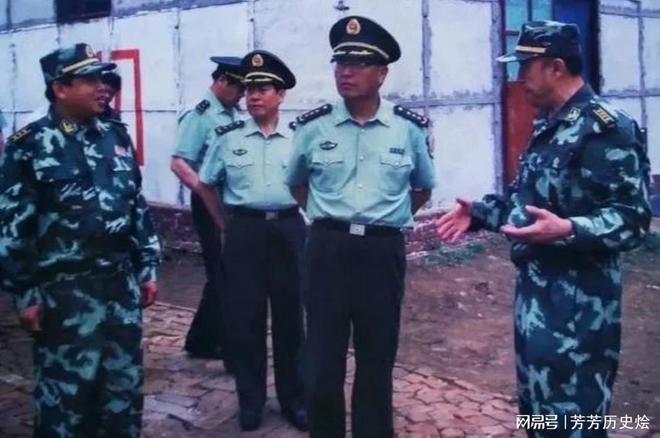 关于二炮和武警哪个地位高的探讨，二炮与武警地位比较，深度探讨与解析