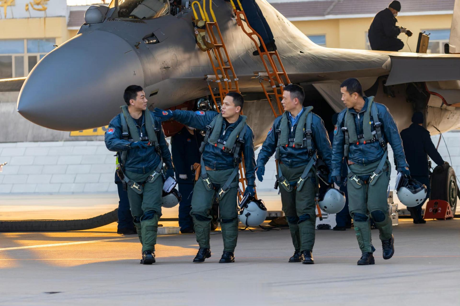 歼16战斗机飞行员