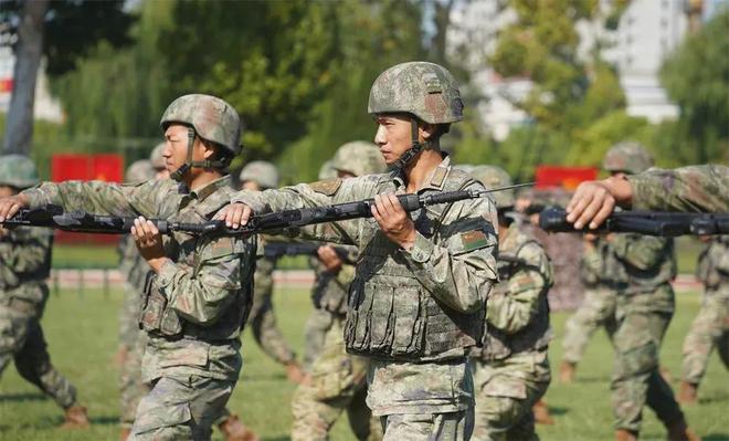 揭秘71集团军新兵连所在地，锤炼热血青年的钢铁熔炉，揭秘新兵连所在地，热血青年锤炼钢铁熔炉，71集团军新兵连探秘之旅
