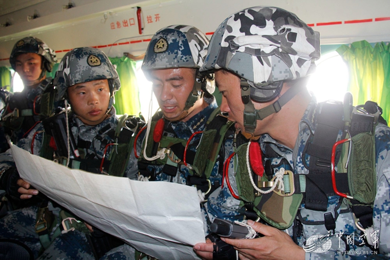 空降兵军九个旅领导的力量与担当,空降兵军九个旅领导的力量与担当,展现领导力与担当精神