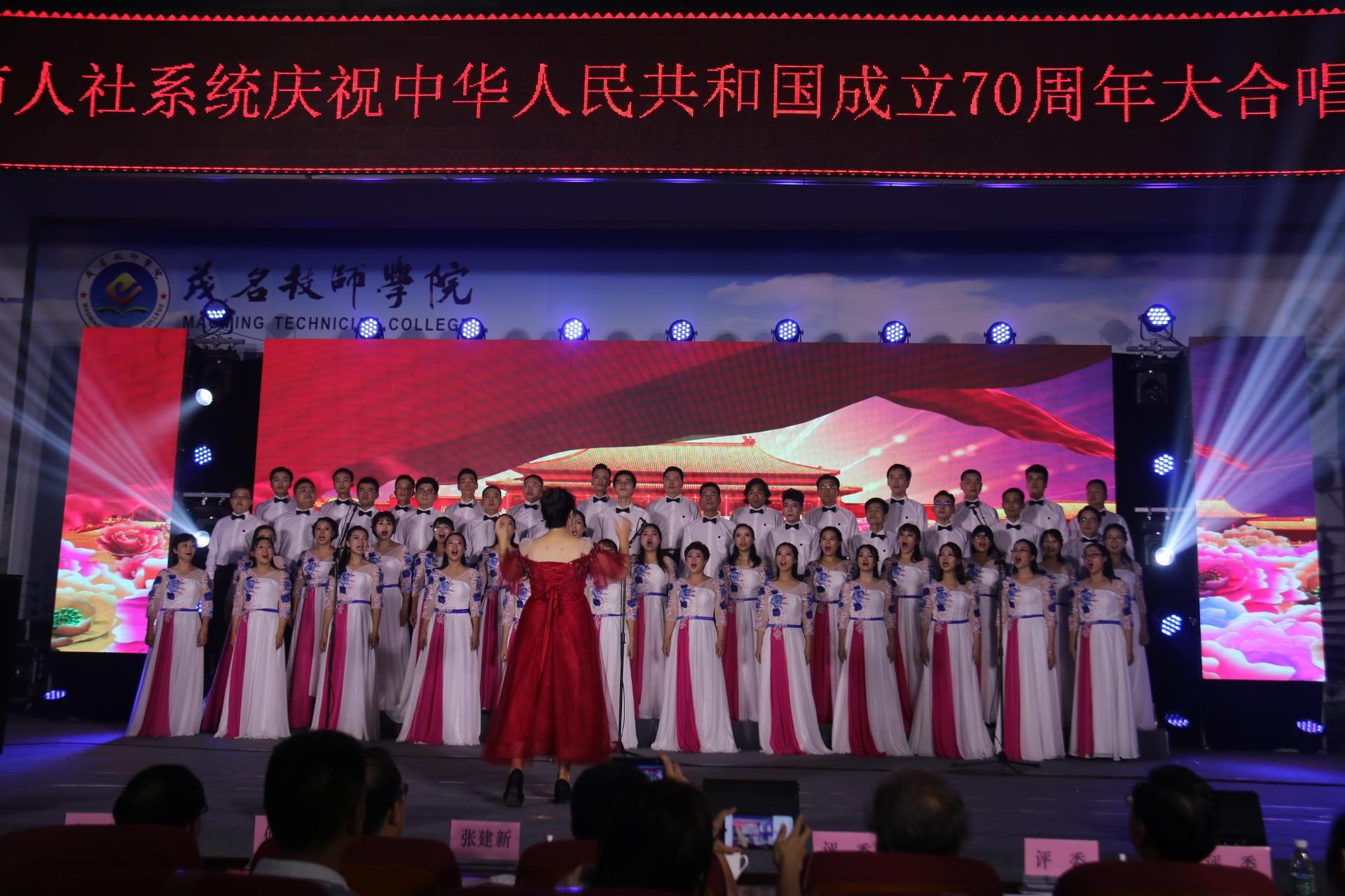 抗战胜利70周年大合唱，歌声中的历史记忆与民族精神，抗战胜利70周年大合唱，历史记忆与民族精神的交响乐章