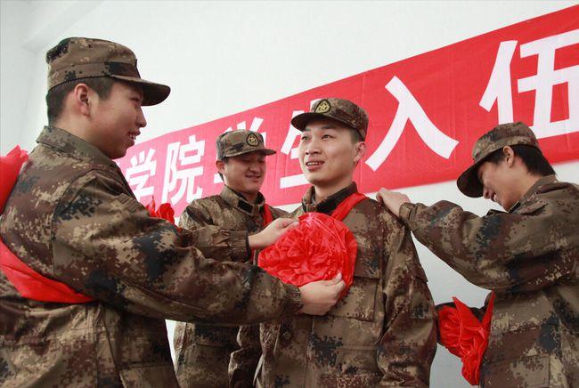 大学生为什么要当兵，大学生为何选择参军入伍？