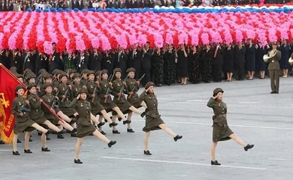 女兵军旅感悟,坚韧、成长与荣耀之路,女兵荣耀之路,军旅中的坚韧与成长之路