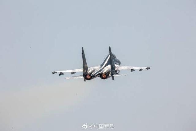 揭秘歼-11战斗机的正面风采,揭秘歼-11战斗机的正面风采,性能与特点解析