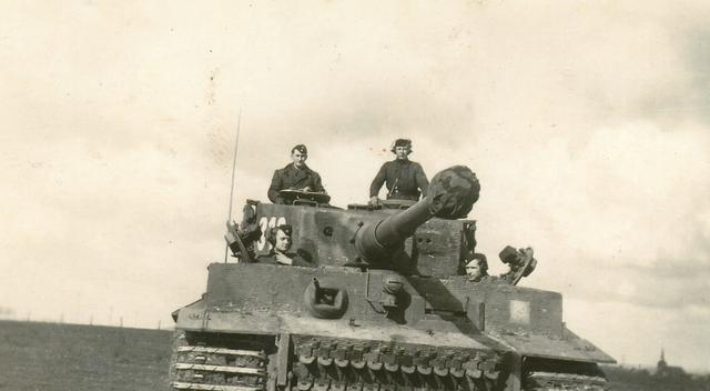 二战德国虎式,传奇坦克与战争风云的交织,二战传奇虎式坦克,战争风云与坦克传奇的交织