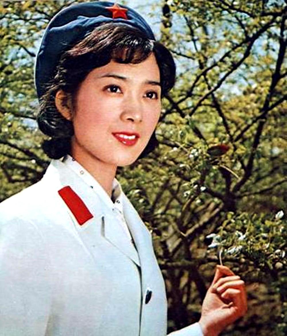 探索时尚魅力,好看的女军装风格,时尚魅力探索,女军装风格之美