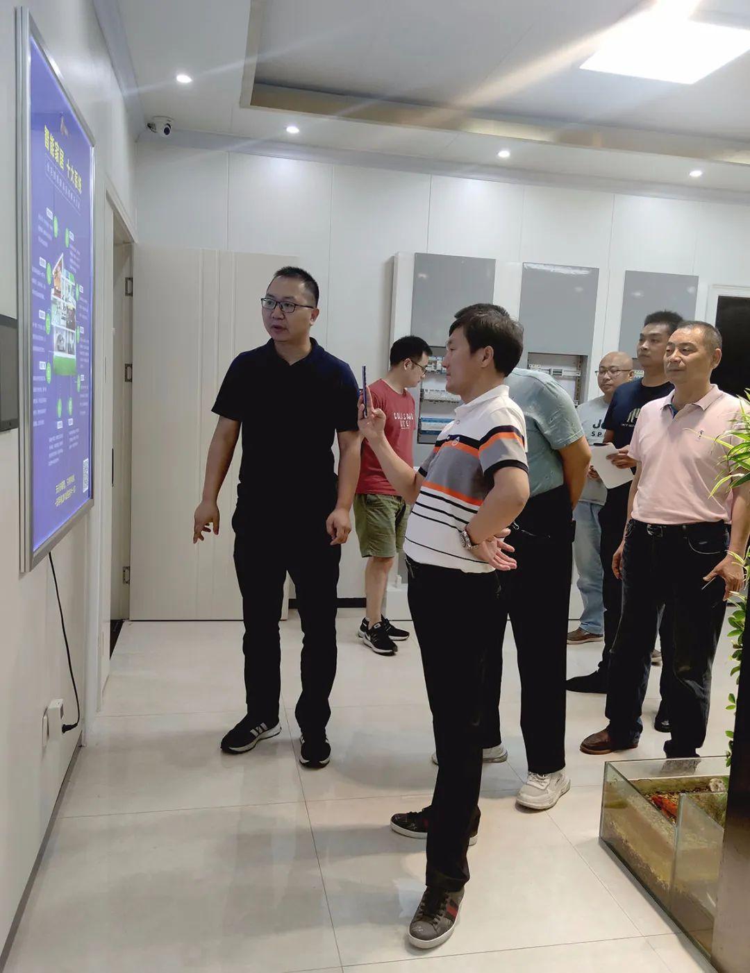 歼-11B与苏-30,究竟谁更厉害?,歼-11B与苏-30性能对比,谁更占优势?