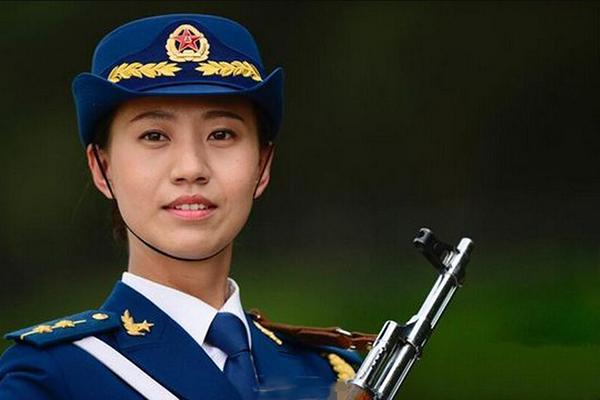 三军仪仗队女兵程诚的军旅生涯,退伍,还是留下?,三军仪仗队女兵程诚的军旅生涯抉择,退伍或留下?